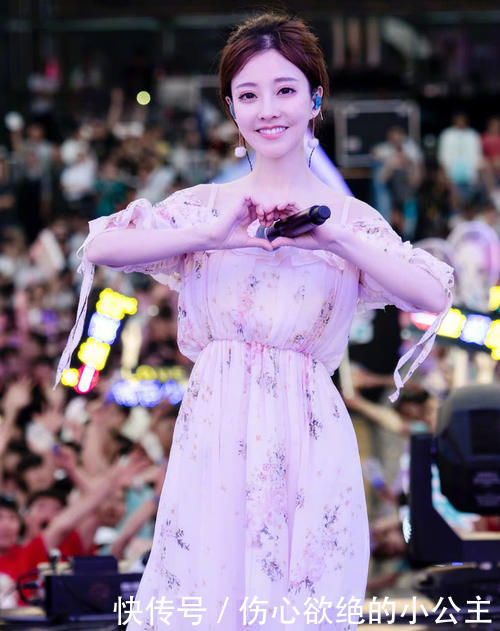 冯提莫扮紫霞仙子，美似朱茵引爆直播间，网友：星爷看了想娶！