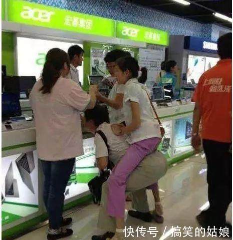 幽默段子:电梯里,一男女情侣吵架,男的想动手打架