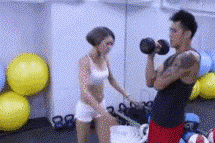 美女们穿裙子一定要注意了 尴尬总是来得太突然让人措手不及