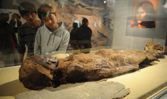 楼兰古城遗址：“门票”3500元，外国人另交押金30万，你会去吗？