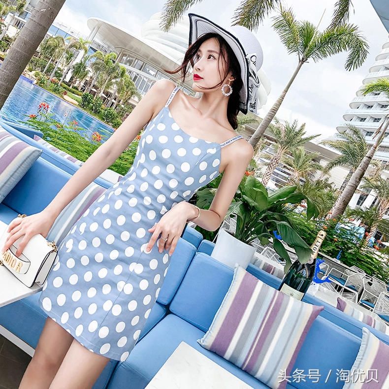 清凉一夏的度假装扮,秀出迷人的小蛮腰,玩转出性感女人味