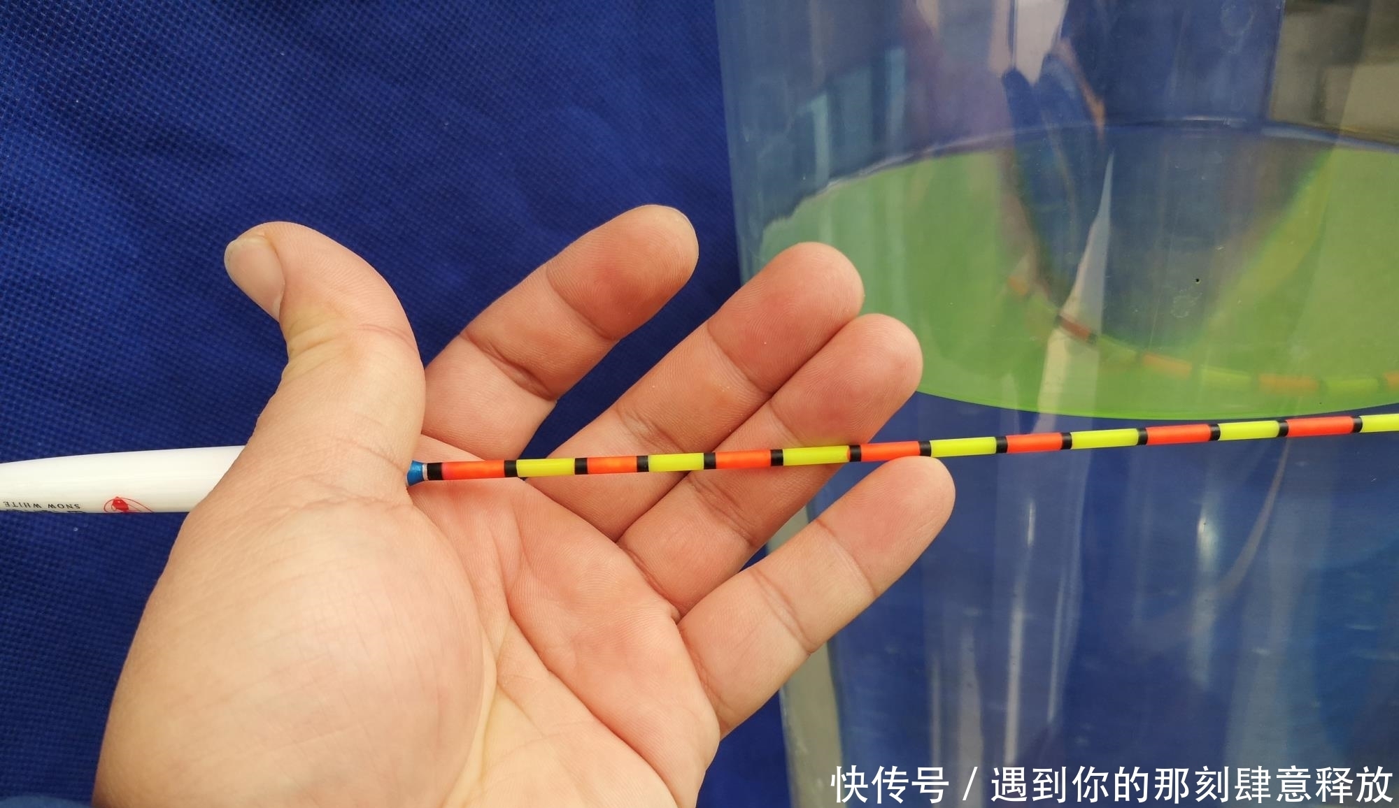 「灵敏度与稳定性」“这是一支灵敏度极度且非常稳定的浮漂”,听听就行,千万别当真