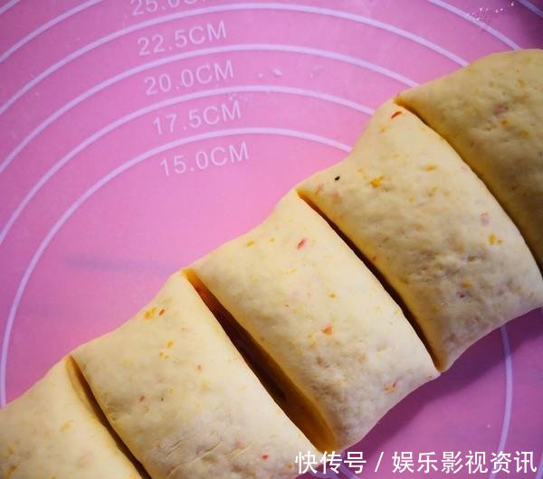 「营养」秋天就爱吃这样的南瓜饼,松软香甜,营养丰富,孩子很爱吃!
