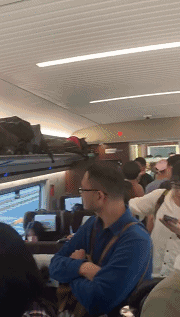 高铁也能超载？！提前买票却不能上车，网友气炸了！