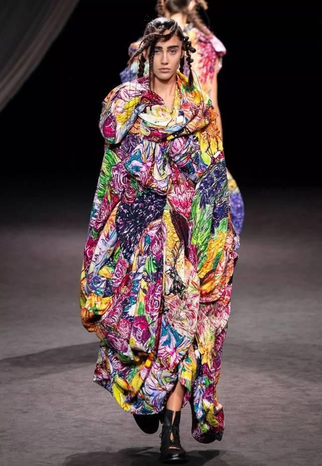  时装秀：Yohji Yamamoto 2020 春夏时装秀：山本耀司的黑色诗意想象