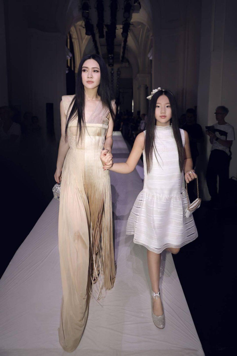 什么叫高级?看这对母女就对了,李湘母女在她们面前都显得太土