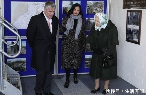 『工作』93岁英国女王这次把人可爱到了!穿这么肥大的斗篷?头巾太美了