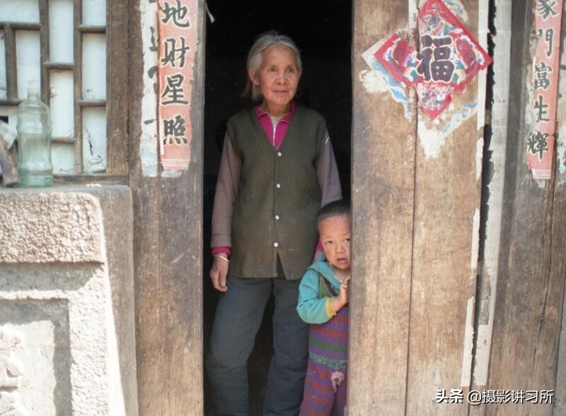 看八十年农民穷成啥样-年收入一两百元 家徒四壁 几乎半年吃不饱