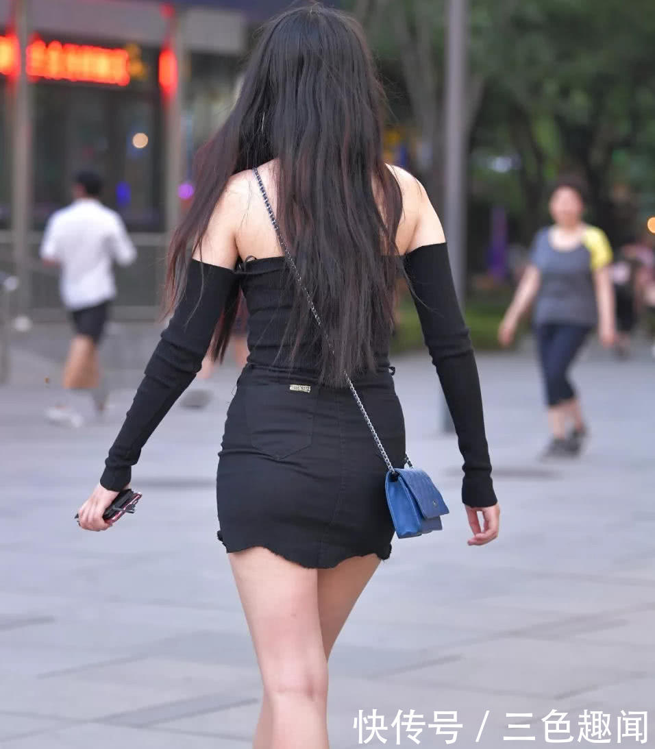 你们最喜欢的一字露肩装，性感傲人曲线吸睛无数，甜美一笑很撩人