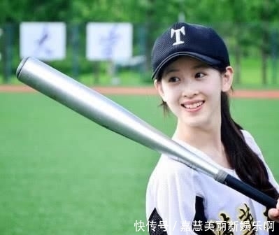  女生@长相干净的女生，一般都会有这4特点，即使五官很一般男生也喜欢