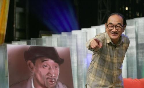 路人街拍,美女辣妈一身蕾丝裙,行走间尽显成熟浪漫