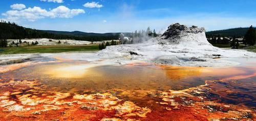 黄石公园间歇泉持续喷发，与超级火山似无关系