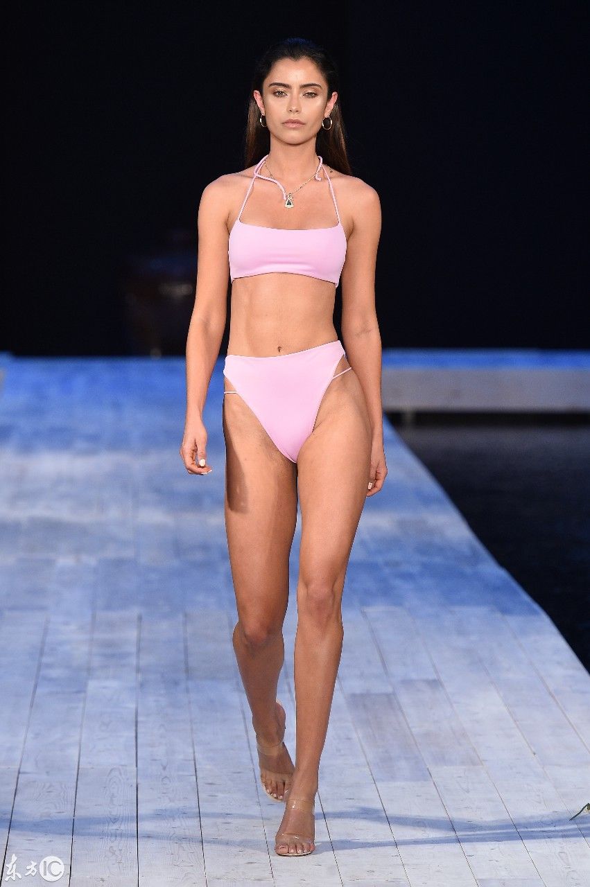 2019春夏阿古巴登塔迈阿密游泳时装周