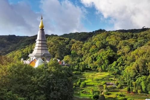 清迈一个僻静的寺庙，坐落在海拔2600米的山上，鲜有游客光顾