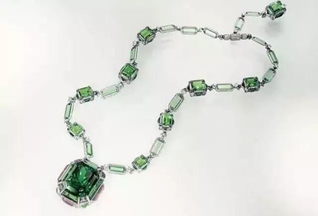 美得无与伦比!有一种美，叫翡翠镶嵌!