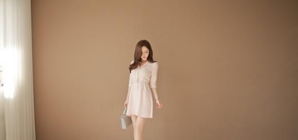 『美女』美女模特孙允珠高清美图苹果嫩粉甜心家居娇嗔连衣裙