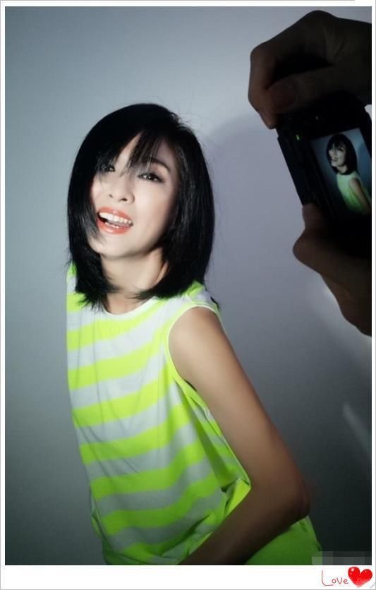 米雪不过剪了个短发，就从63岁变36岁，网友直呼：赵雅芝要让位了