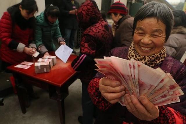农村这3个补贴已经到账，很多人还不知道，快去银行“领钱”吧!