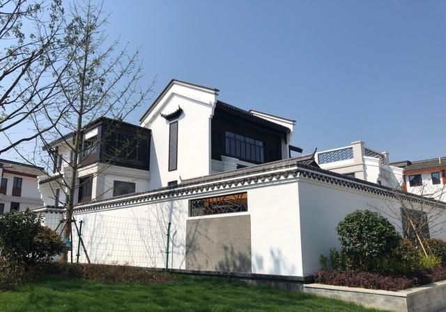 都说农村盖不了这栋别墅?新中式带院子自建房，你看你可以盖吗?