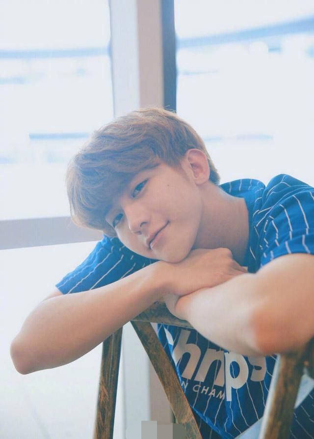 流量小生齐撞衫，蔡徐坤好可爱，但同样的衣服千玺穿上立马成熟了