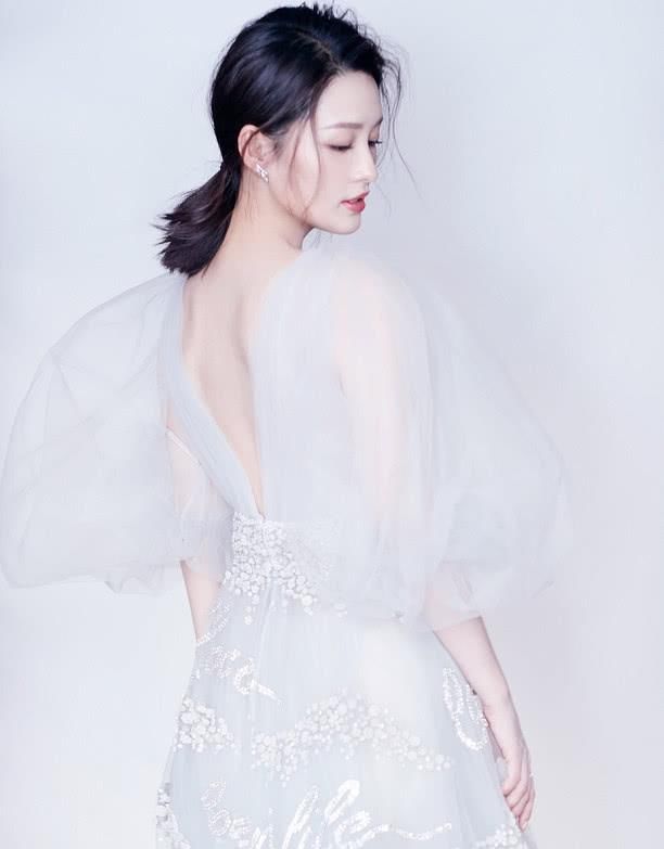 李沁胆真大，一身透明“气球”也敢往身上套，这若隐若现的超诱惑