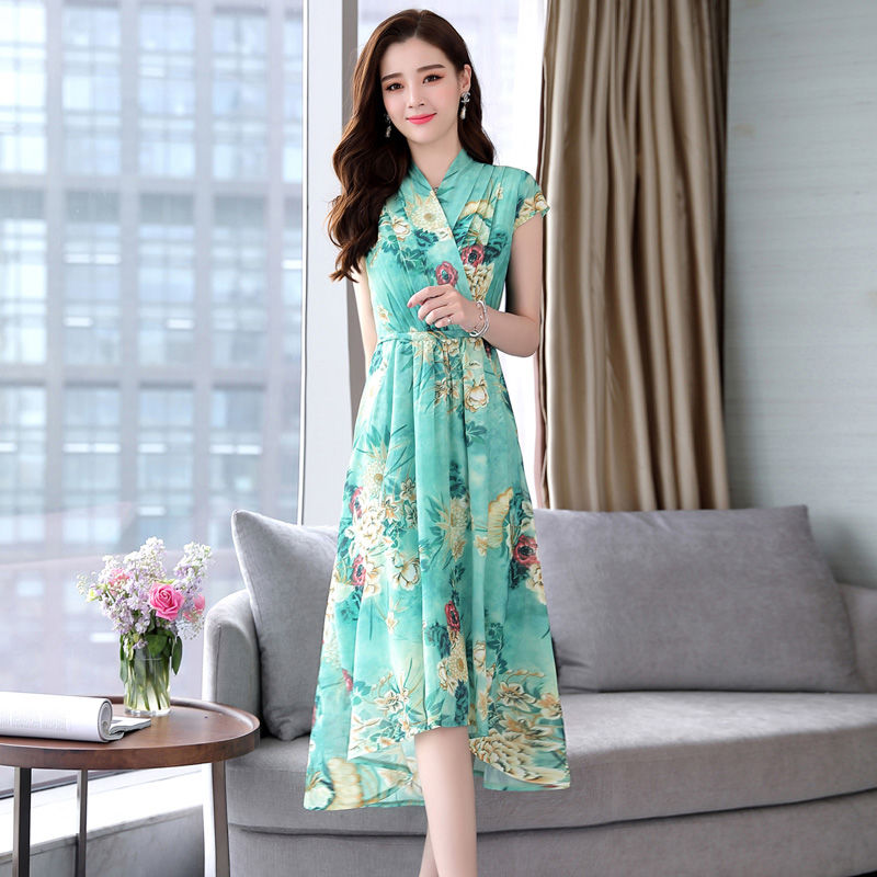 80后女人要穿嫩一点，少穿黑丝，多穿这样的套装，年轻又洋气