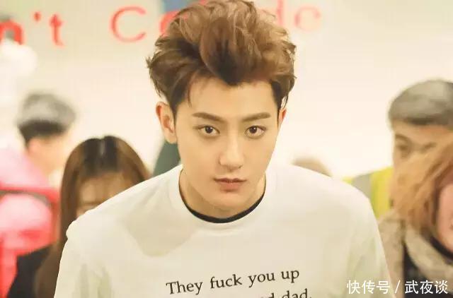 当红男星撩起刘海,黄子韬帅炸,蔡徐坤成熟,易烊