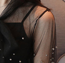 太美了，刚出炉的洋气小衫，搭包臀裙，身姿玲珑美得不像话