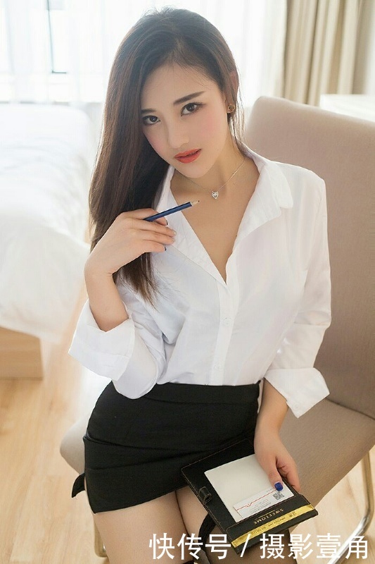 人像摄影：长发女秘书，职场美女