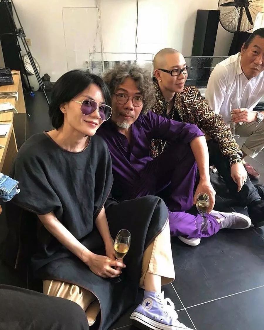 王菲首个天价综艺秀被喷走下神坛?