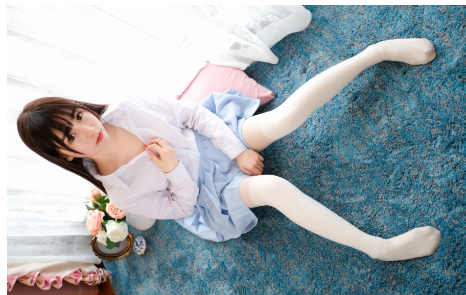 甜美白丝美腿少女：你快回家陪我，好想你