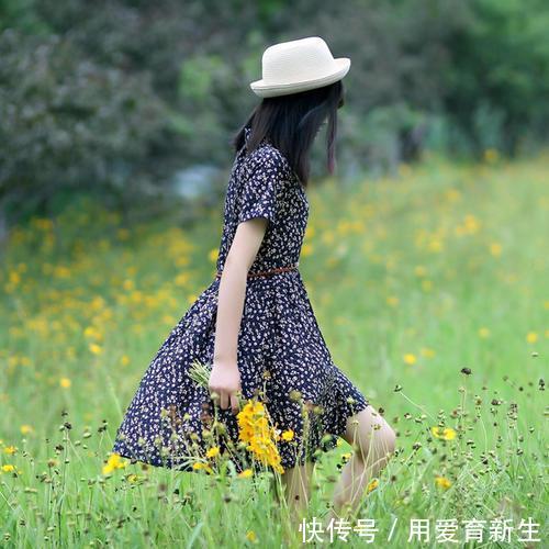 『单人』拍照不要“傻站”在原地,要学会放开手、迈开脚,单人照美姿技巧