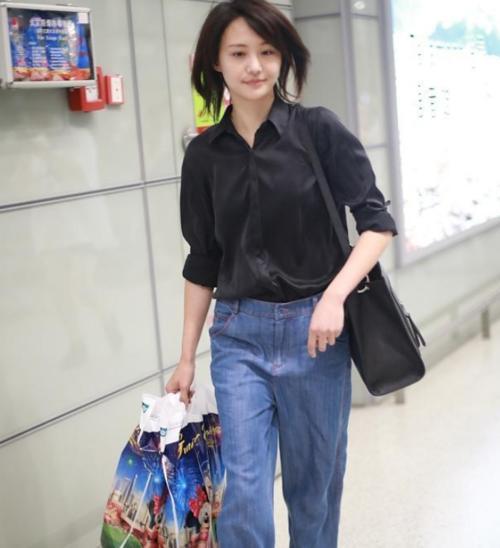 郑爽一般不穿高跟鞋，但一穿高跟鞋就震惊全场,网友: 把持不住