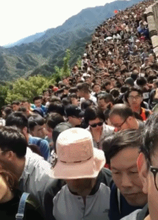 这个五一全国各大景区挤爆了！游客：我后悔了，我想回家！