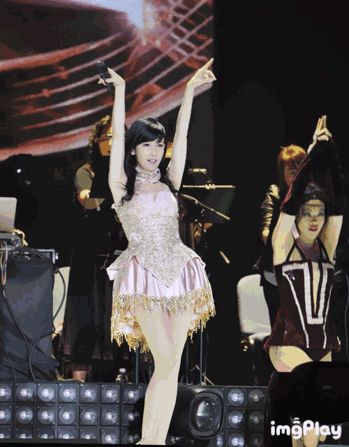 脂玫乐文章分享：48岁莫文蔚、51岁周慧敏的腿！20岁的我败了~