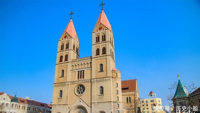 开在百年老屋的书店,观景效果极佳,是青岛最美书店之一