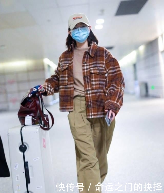 『大龄女性』40岁女性只能“土肥圆”?像万茜这么穿,有年龄阅历也有青春美丽
