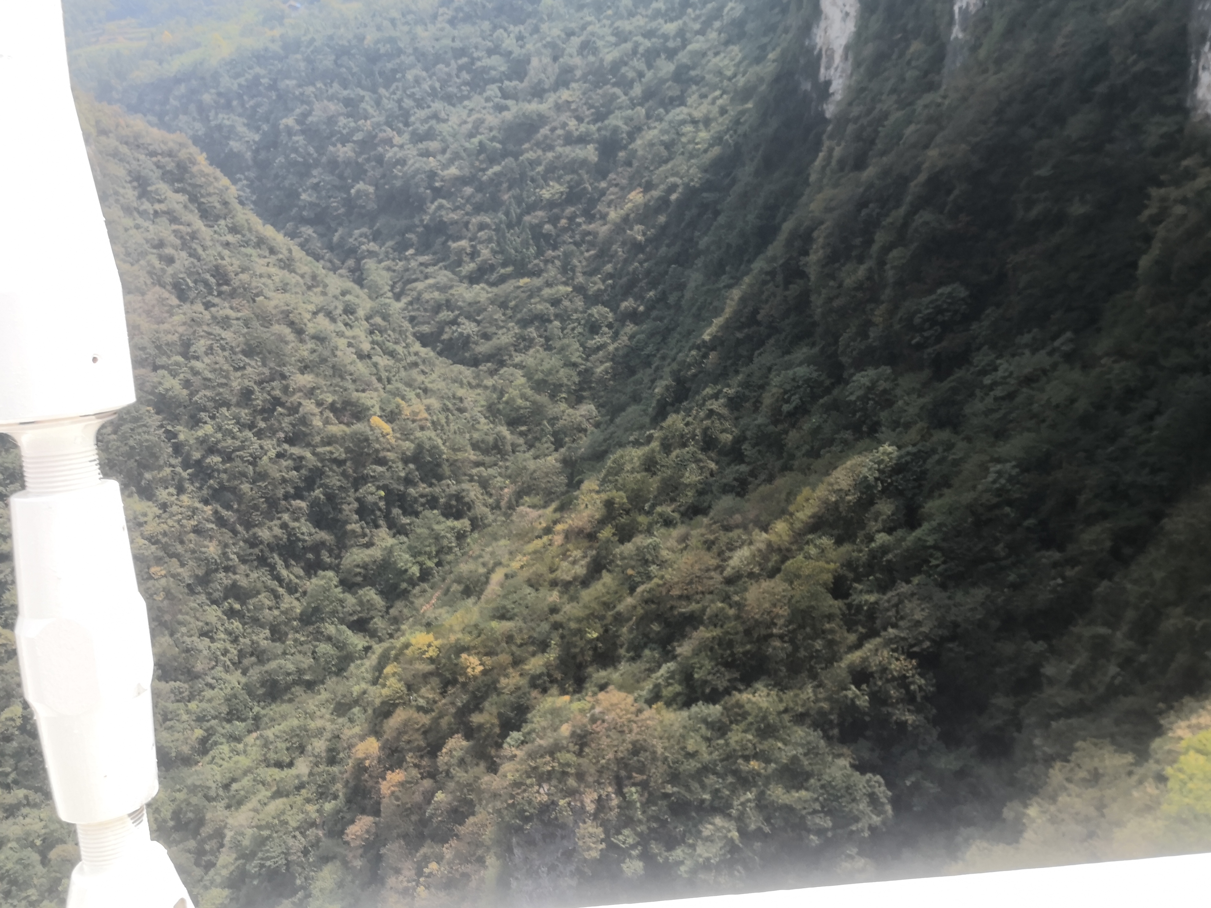 国庆期间张家界大峡谷玻璃桥其实是这个样子的哈!!!