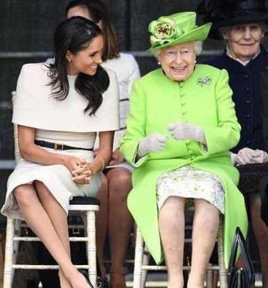 梅根换了凯特王妃同款发型越来越有王妃范了, 却因一个动作被吐槽