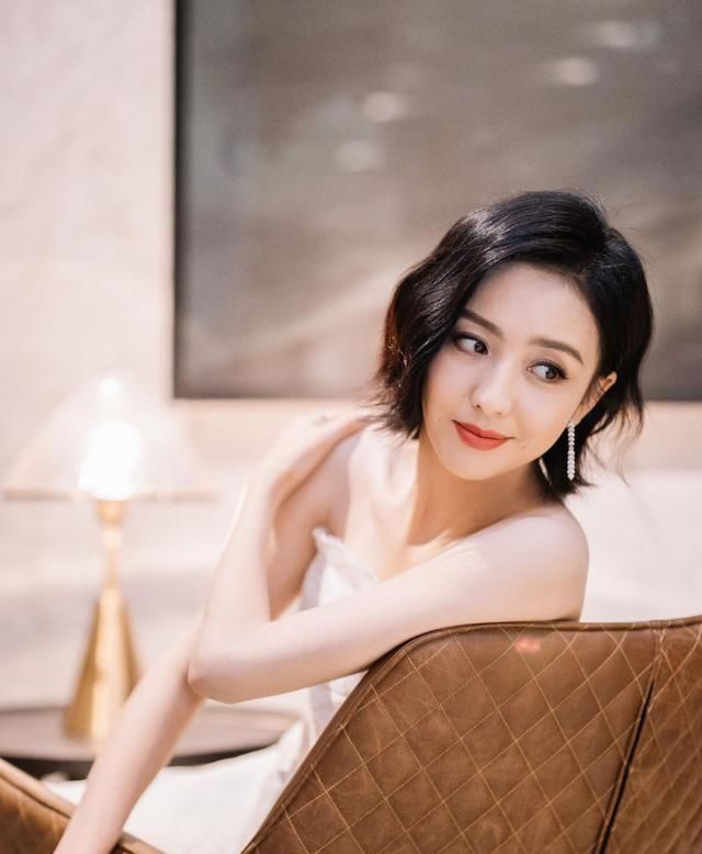  「苹果肌」脸上有这3个“特征”的女生，别迷恋黑长直，或许短发更显气质