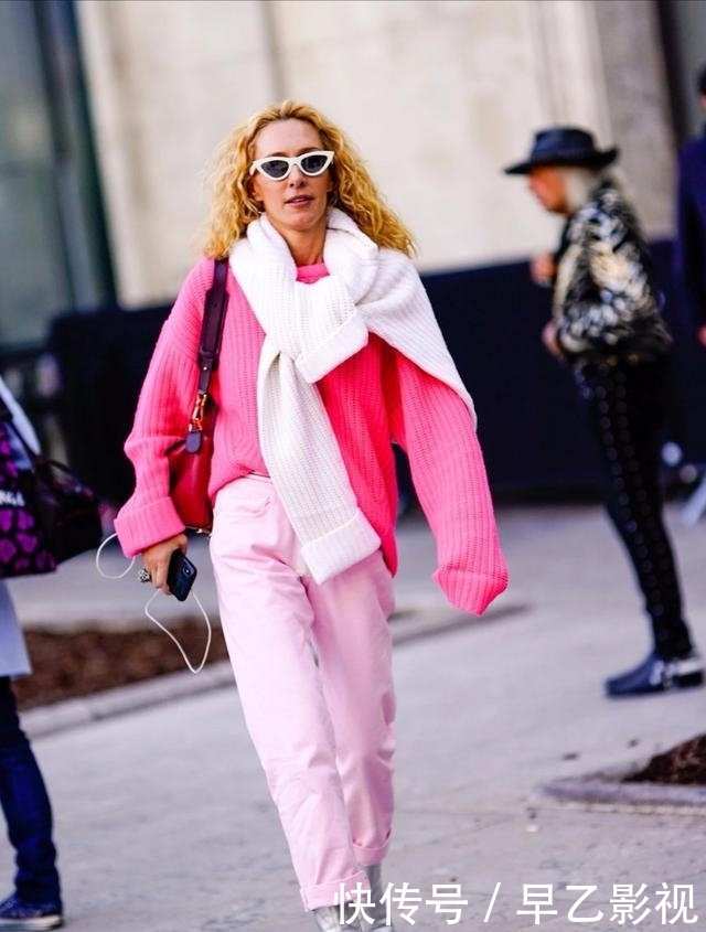 『成熟女性』2020流行色“公主粉”上线,时髦显白又高级,早穿早美!