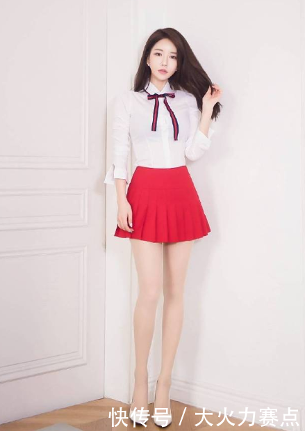  衬衣@白色衬衣搭红色百褶裙，这是学生服还是工作服