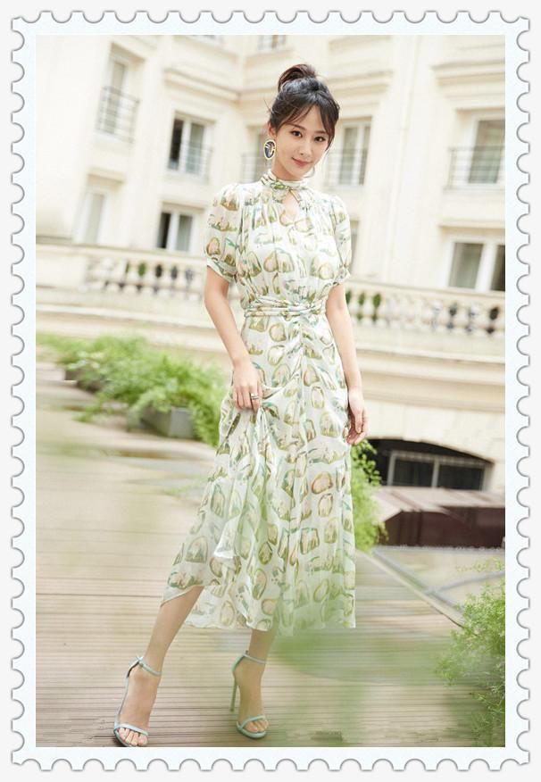 杨紫明明是美少女，可每次都穿出大妈感，网友：难怪秦俊杰要分手