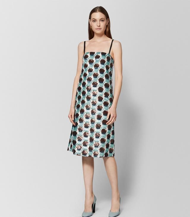 看完刘涛和余男的穿搭，你就知道什么叫做气场一米八了!