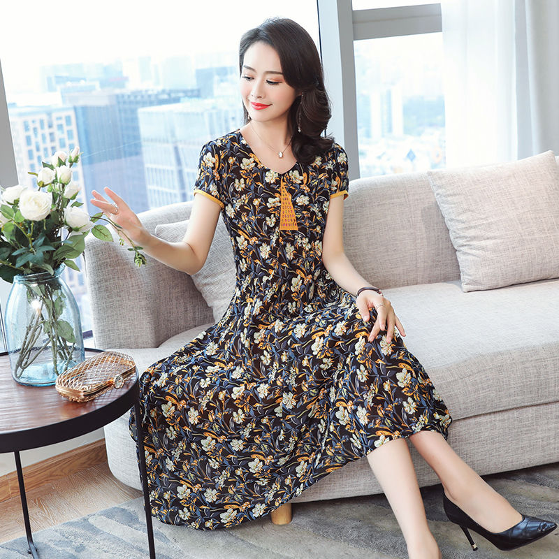 迷人身材穿出来，雪纺连衣裙，独特的风情，丰满女人穿上超亮眼