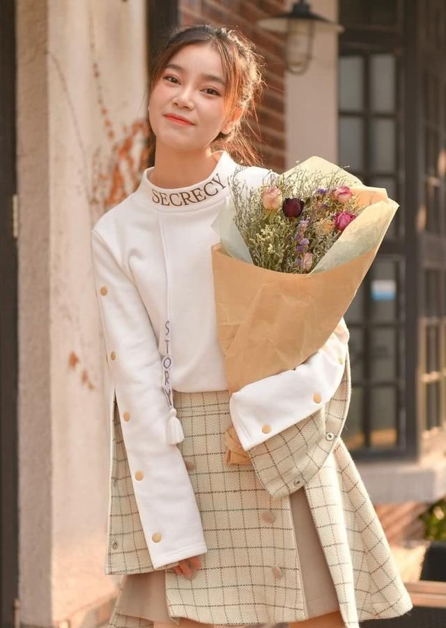  『特别』00后最爱的“森女系裙装”，搭配校服也超甜，校花也不过如此！