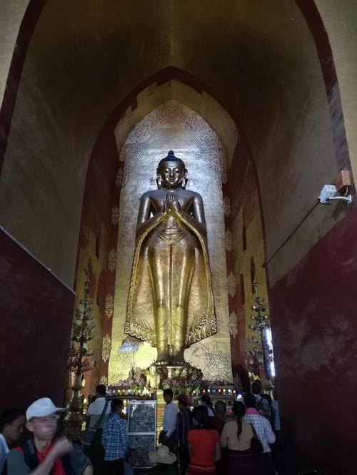 佛祖坐下弟子命名的寺庙，供奉着“变脸”佛像，远看慈祥近看愤怒