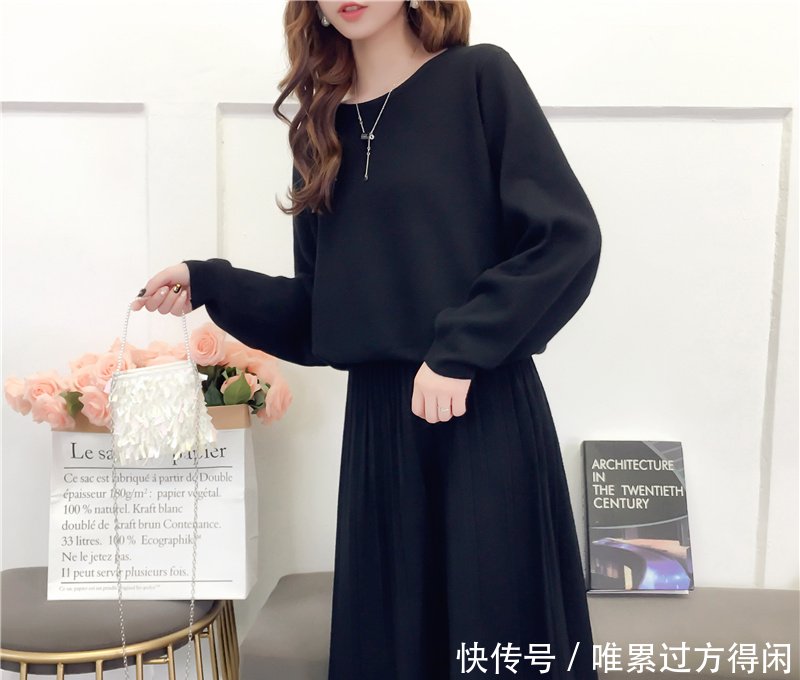 小脚裤赶紧扔了吧！现在早秋流行：针织衣+烟管裤，更显高级美