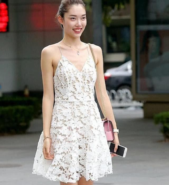 街拍:图五“清新”搭配，时尚又迷人，展现高雅大方!