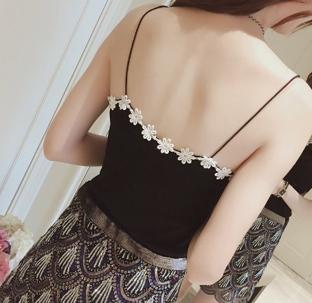 新来的美女同事换上这样的小背心，真的美呆，回去也给老婆买几件